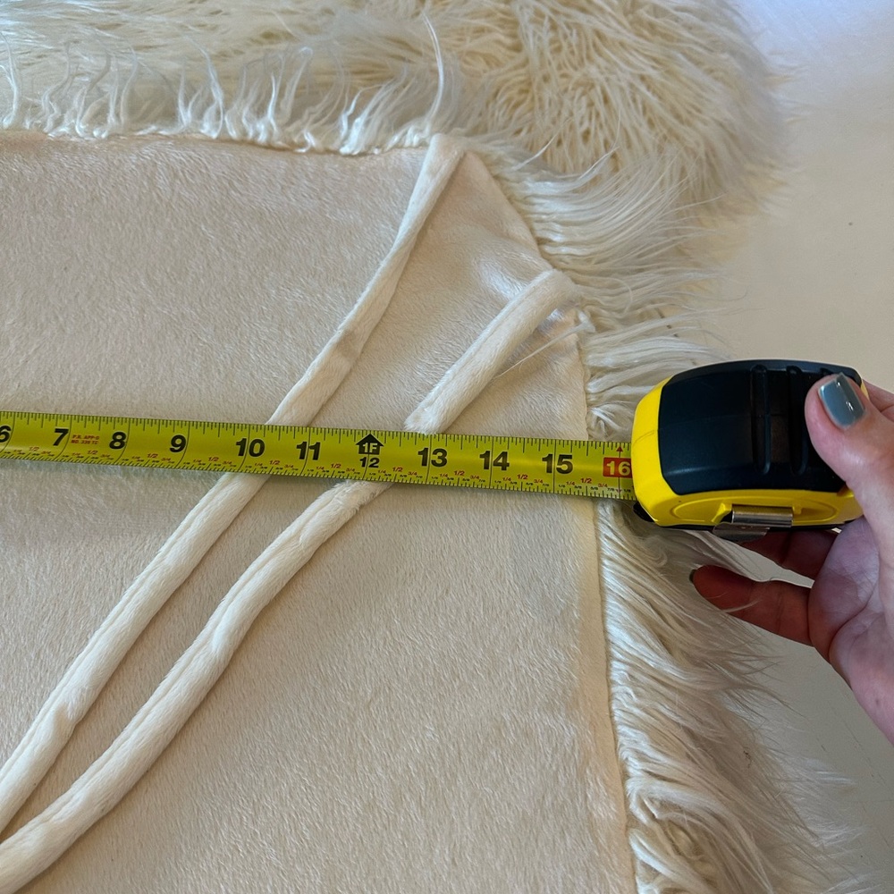 Pier 1 Cream (4) Faux Fur seat cushions - Picture 9 of 10